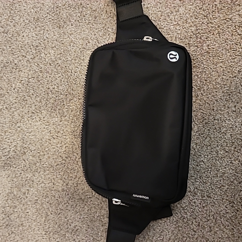 Lululemon Everywhere Belt Bag Large
